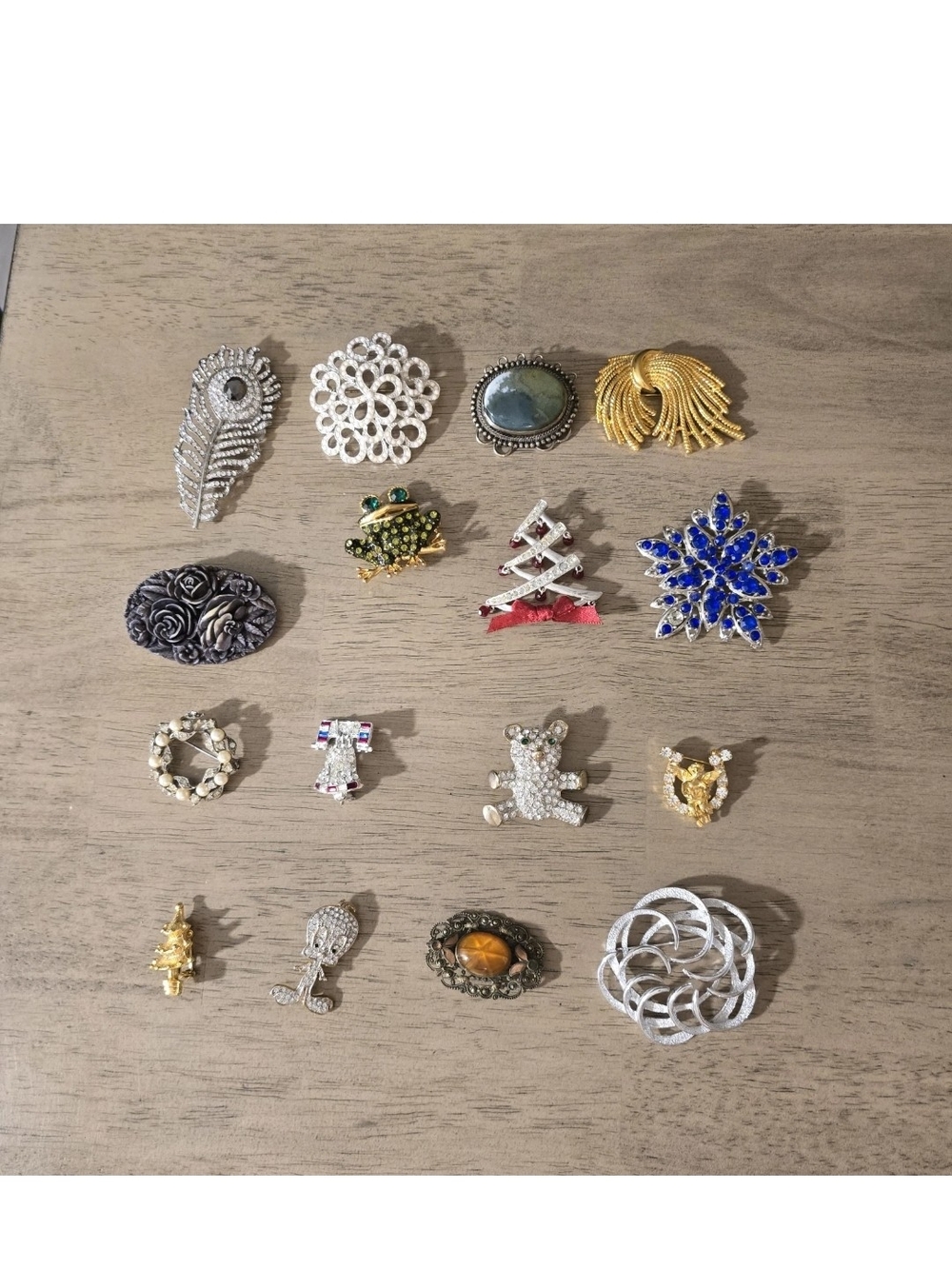 Vintage Lot Of Assorted Brooches /16 Total